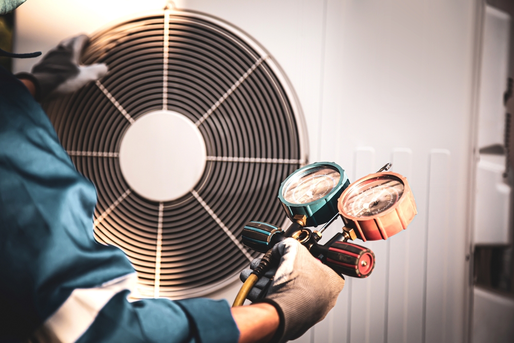 Heat,and,air,conditioning,,hvac,system,service,technician,using,measuring