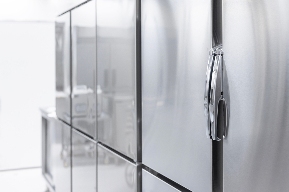 Large,commercial,refrigerator,in,closed,condition,in,the,kitchen